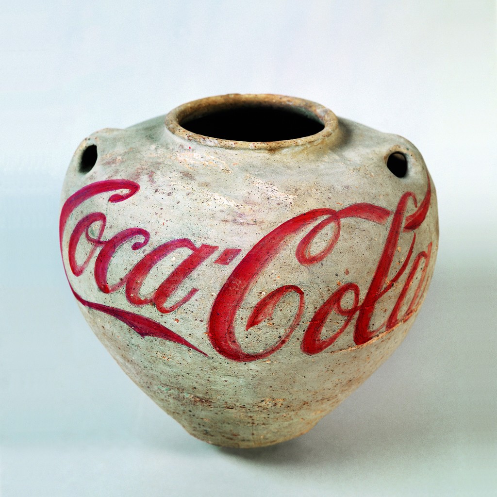 Han Jar Overpainted with Coca-Cola Logo, 1994. Ай Вэйвэй (Ai Weiwei) - современный китайский художник. Современное искусство