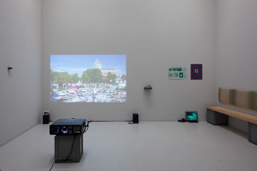 На выставке Documenta 13, 2012. Андреа Бюттнер (Andrea Buttner) - современная художница. Современное искусство. Премия Тернера 2017