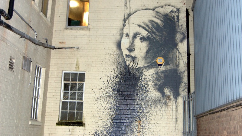 Бэнкси, граффити в Бристоле. Девушка с жемчужной сережкой. Стрит-арт фото