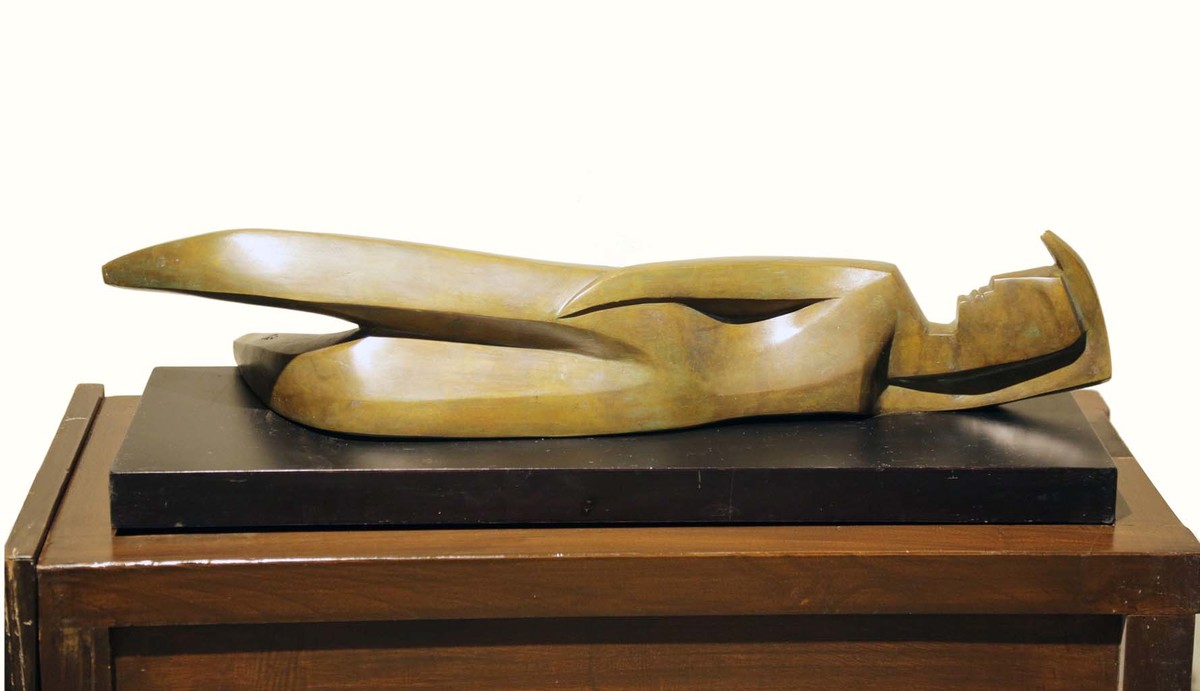 Reclining Woman (скульптура). Бимал Кунд (Bimal Kundu) - современный индийский художник, скульптор. Современное искусство Индии. Современная скульптура