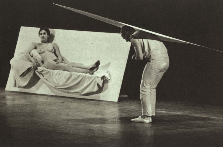 Перфоманс, автор Роберт Моррис, 1964. Кароли Шниманн (Carolee Schneemann) - современная американская художница. Искусство США. Феминистское искусство, арт-феминизм
