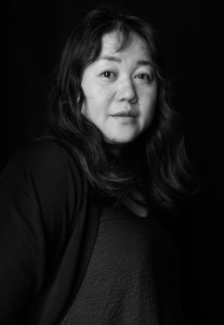 Фото. Тихару Сиота (Chiharu Shiota, р. 1965) - современная японская художница, получила широкую известность благодаря своим инсталляциям с использованием нитей, оплетающих предметы