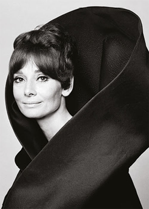 Одри Хепбёрн (Audrey Hepburn) in Valentino, Vogue Italia, Rome, 1969. Джан Паоло Барбьери (Gian Paolo Barbieri) - итальянский фэшн-фотограф. Арт-фото. Фэшн-фотография, модная фотография