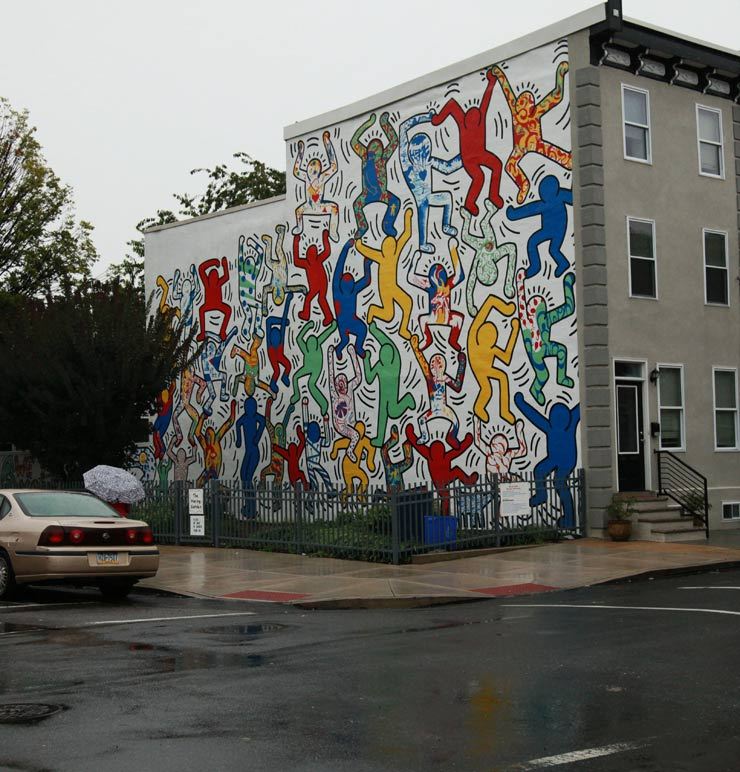 Стена дома в Нью-Йорке (стрит-арт). Кит Харинг (Keith Haring). Современное искусство США