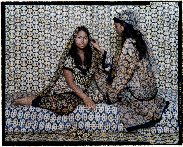 Harem (Гарем), 2009. Лалла Эссейди (Lalla Essaydi) - марокканский фотограф. Современная арабская фотография