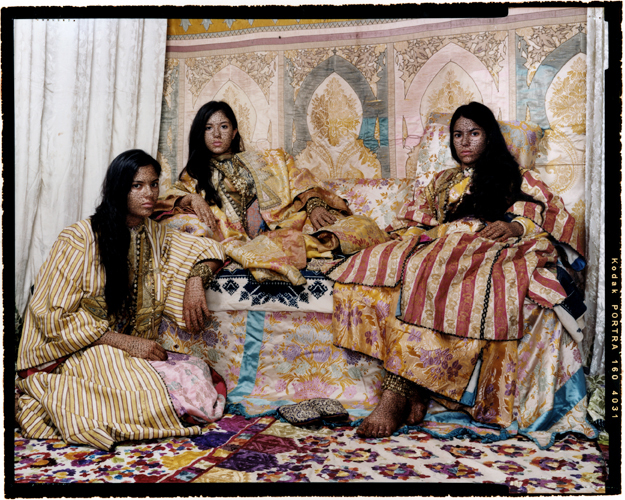 Harem Revisited, 2012–13. Лалла Эссейди (Lalla Essaydi) - марокканский фотограф. Современная арабская фотография