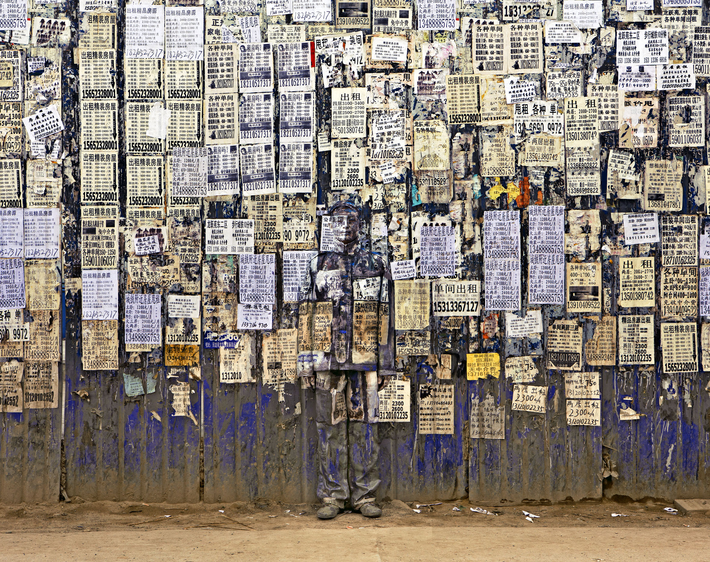 Hiding in the City. Лю Болин (Liu Bolin) - современный китайский художник, человек-невидимка. Современное искусство. Contemporary Art in China. Живопись по телу