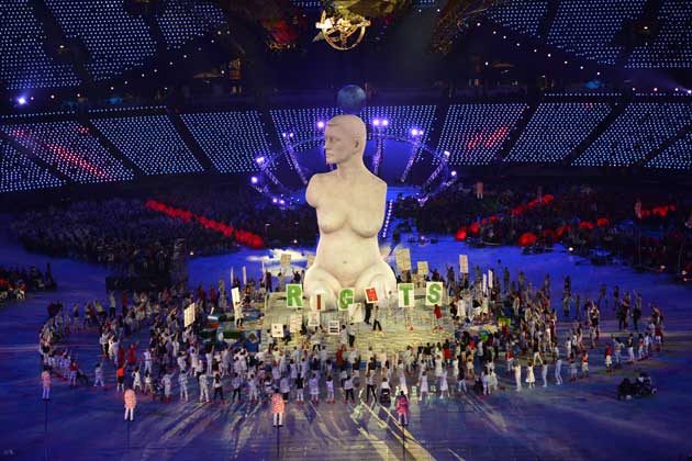 Современное искусство. Марк Куинн. Скульптура Беременная Элисон Лаппер на открытии параолимпийских игр в Лондоне