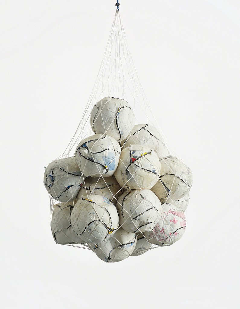 Soccer Ball Bag 1, 2011. Марк Брэдфорд (Mark Bradford) - современный американский художник. Современное искусство США
