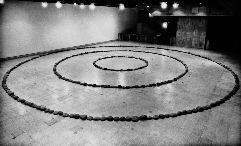 Современное искусство. Ричард Лонг. Три круга камней. Лэнд-арт