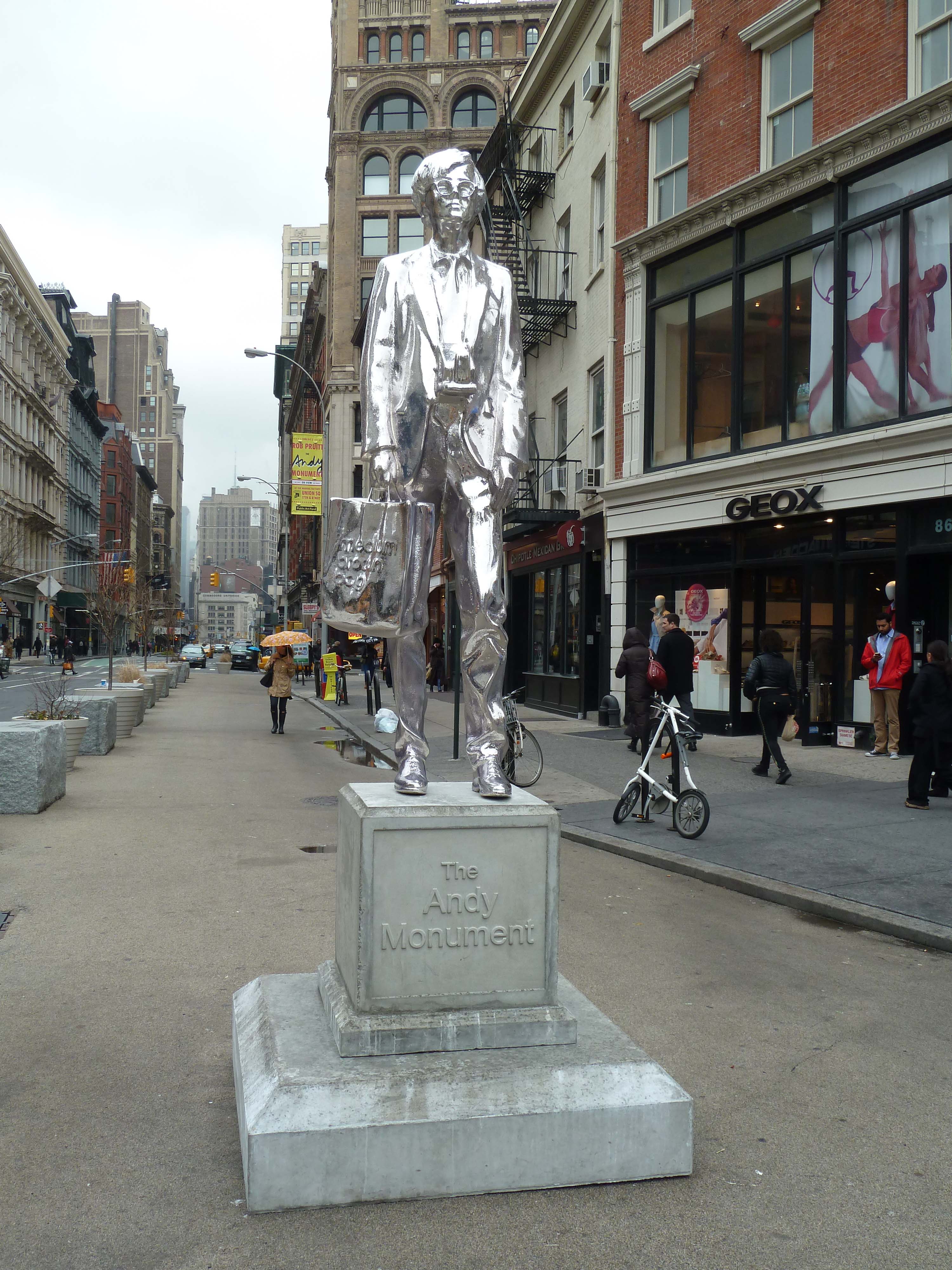 Памятник Энди Уорхолу. Монумент Энди, 2011. Роб Прюитт (Rob Pruitt) - современный американский художник. Современное искусство США