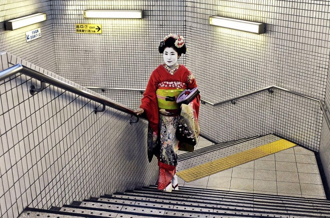 Стив Маккарри (Steve McCurry). Гейша в метро, Япония