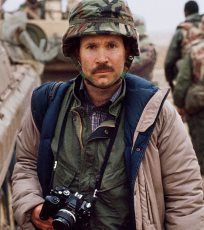 Стив Маккарри (англ. Steve McCurry, р. 1950) - современный американский фотограф, фотожурналист, редактор. Широкую известность получила его фотография Афганская девочка. Фото