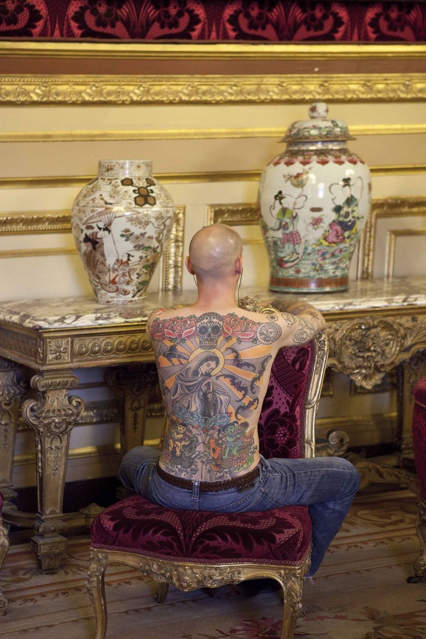 Тим Штайнер (Tim Steiner) Татуировка. Автор: Вим Дельвуа (Wim Delvoye). Современное искусство Бельгии