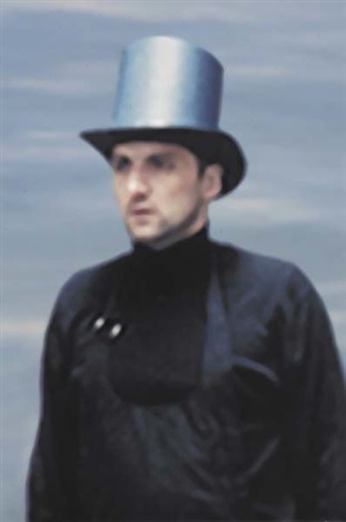 Арт-фото. Lhomme au chapeau en buste , 2000. Ксавье Вейан (Xavier Veilhan) - современный французский скульптор. Современное искусство Франции