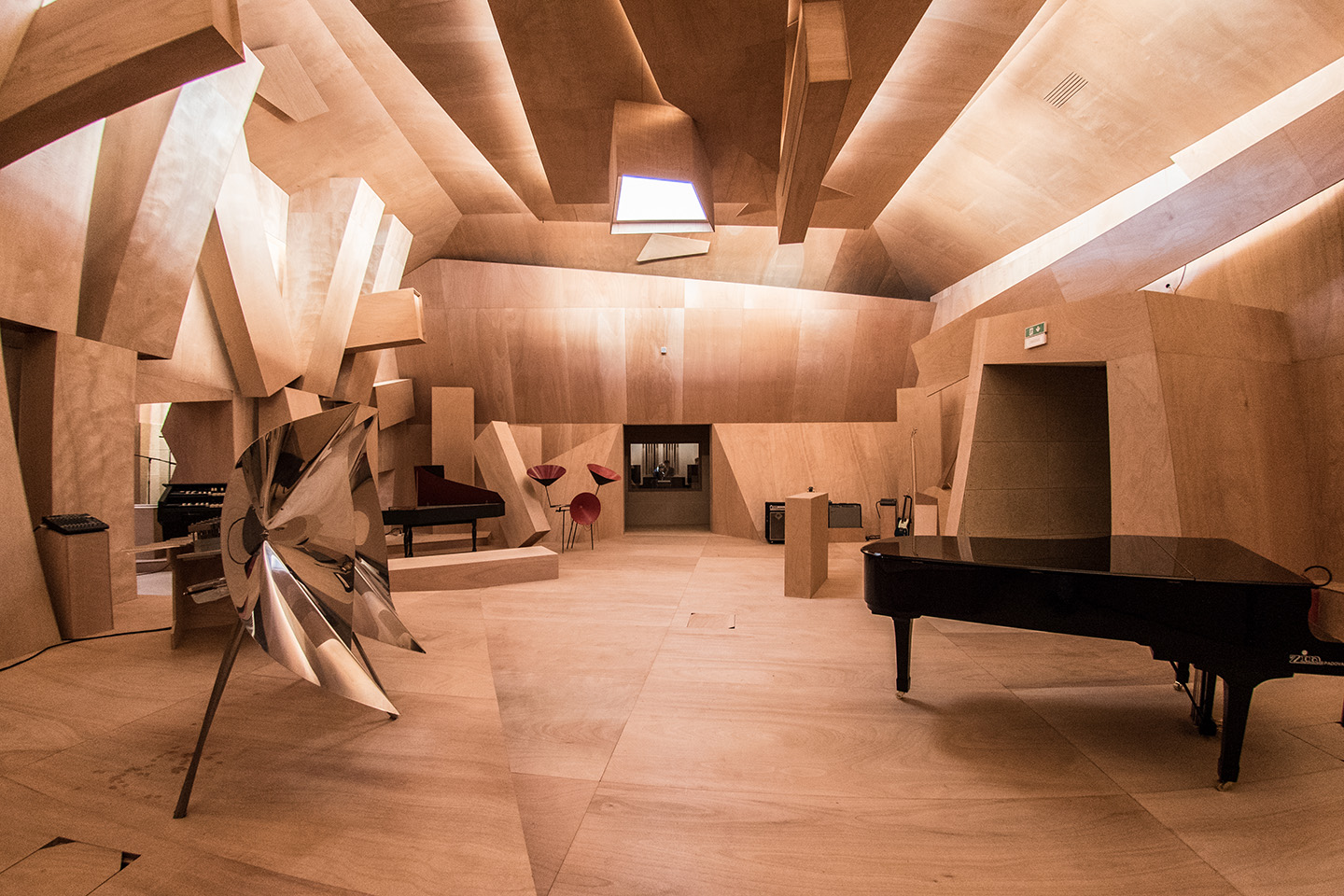 Studio Venezia (Французский павильон на 57-ой Венецианской биеннале), 2017. Ксавье Вейан (Xavier Veilhan) - современный французский скульптор. Современное искусство Франции